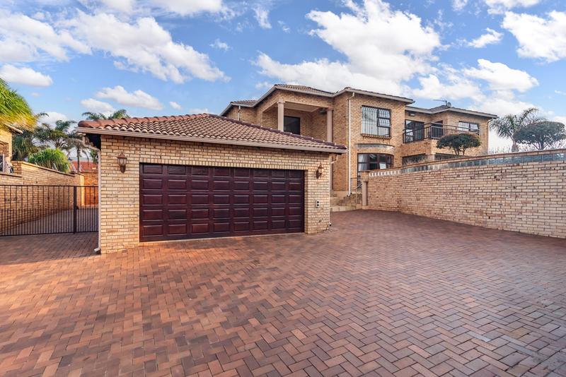 5 Bedroom Property for Sale in Chancliff A H Gauteng