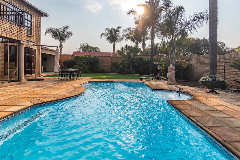 5 Bedroom Property for Sale in Chancliff A H Gauteng
