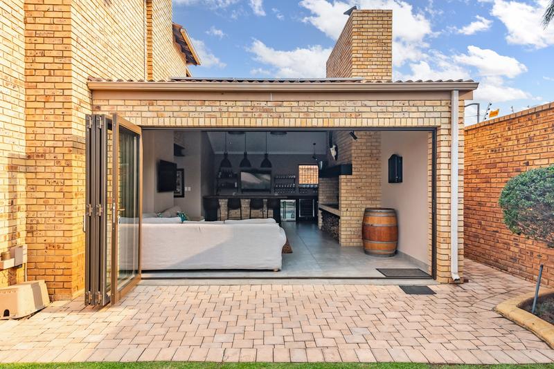 5 Bedroom Property for Sale in Chancliff A H Gauteng
