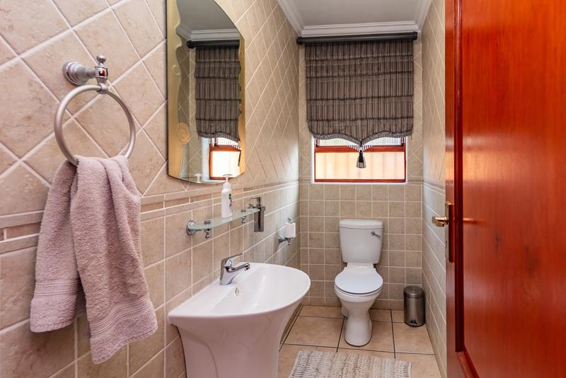 5 Bedroom Property for Sale in Chancliff A H Gauteng