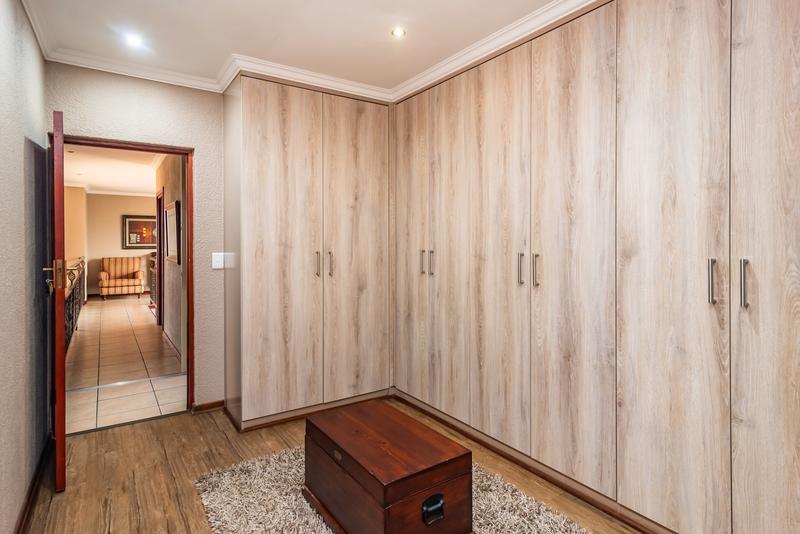 5 Bedroom Property for Sale in Chancliff A H Gauteng