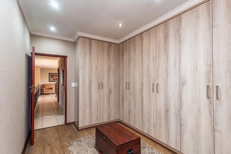 5 Bedroom Property for Sale in Chancliff A H Gauteng
