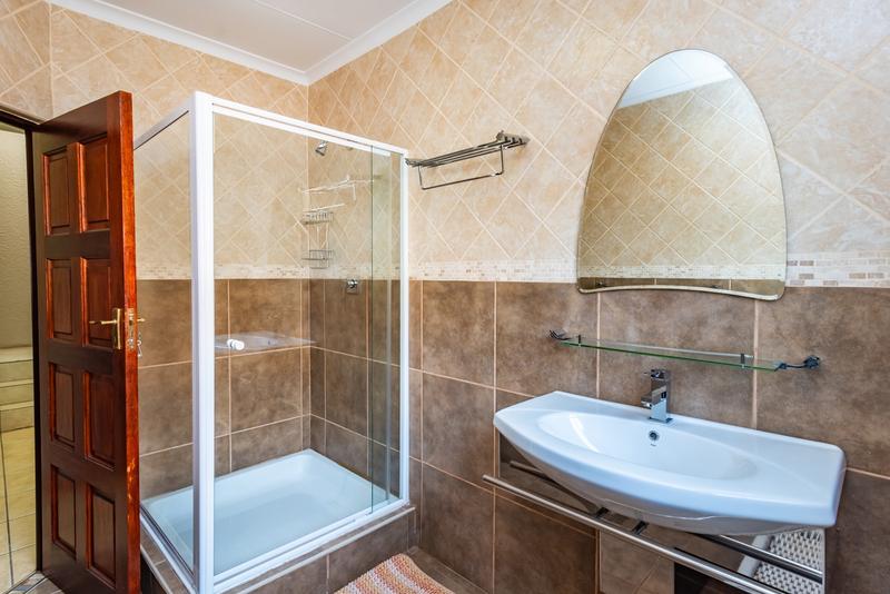 5 Bedroom Property for Sale in Chancliff A H Gauteng