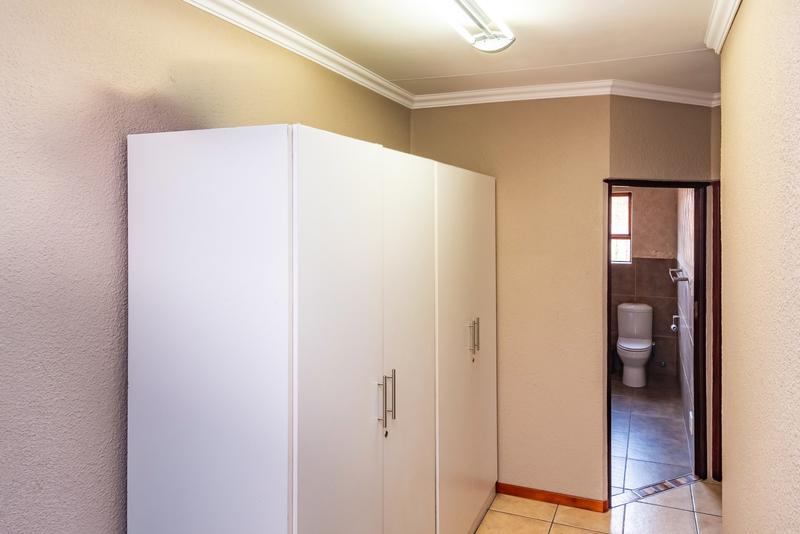 5 Bedroom Property for Sale in Chancliff A H Gauteng