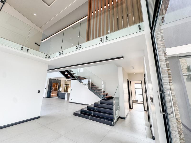 5 Bedroom Property for Sale in Midstream Heights Gauteng