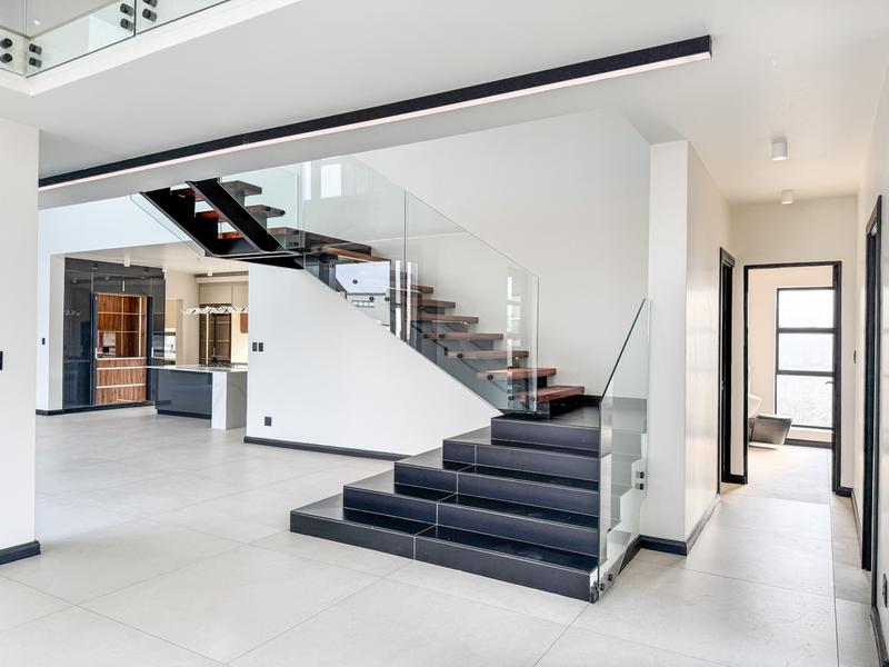 5 Bedroom Property for Sale in Midstream Heights Gauteng