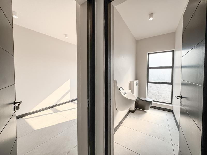 5 Bedroom Property for Sale in Midstream Heights Gauteng