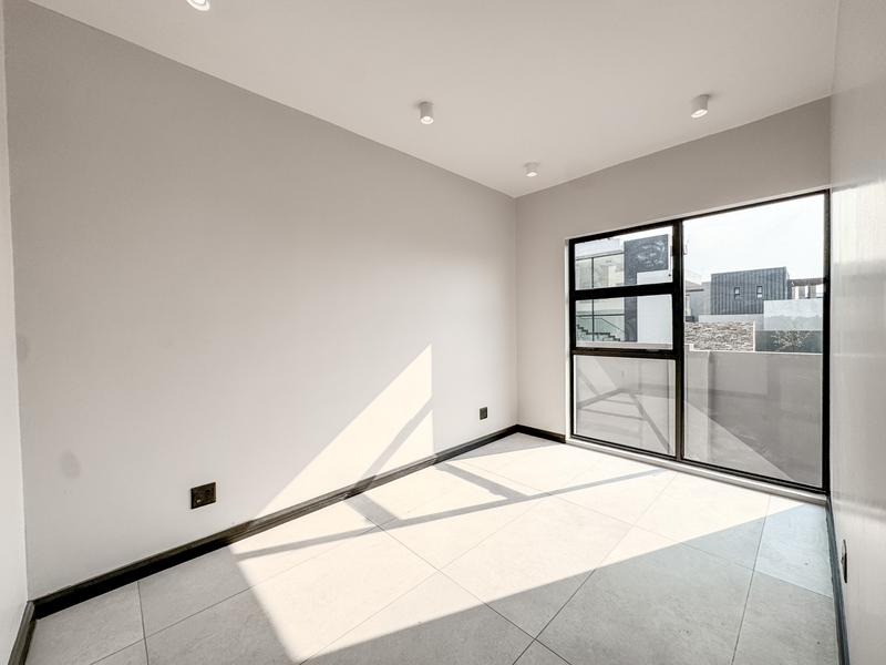 5 Bedroom Property for Sale in Midstream Heights Gauteng