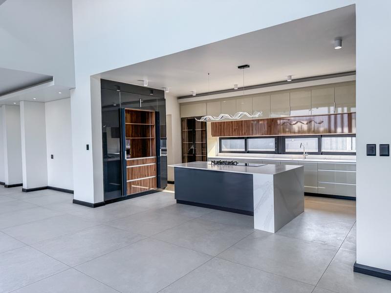 5 Bedroom Property for Sale in Midstream Heights Gauteng