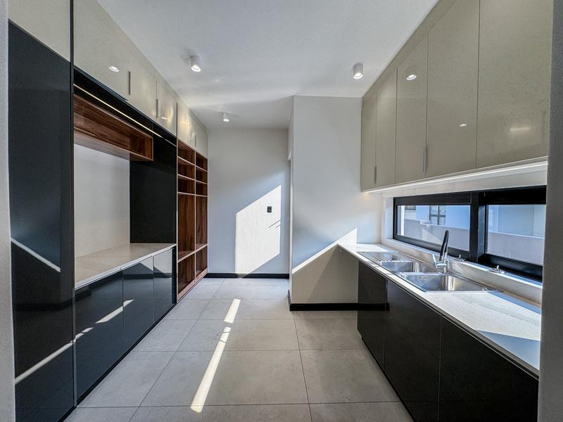5 Bedroom Property for Sale in Midstream Heights Gauteng
