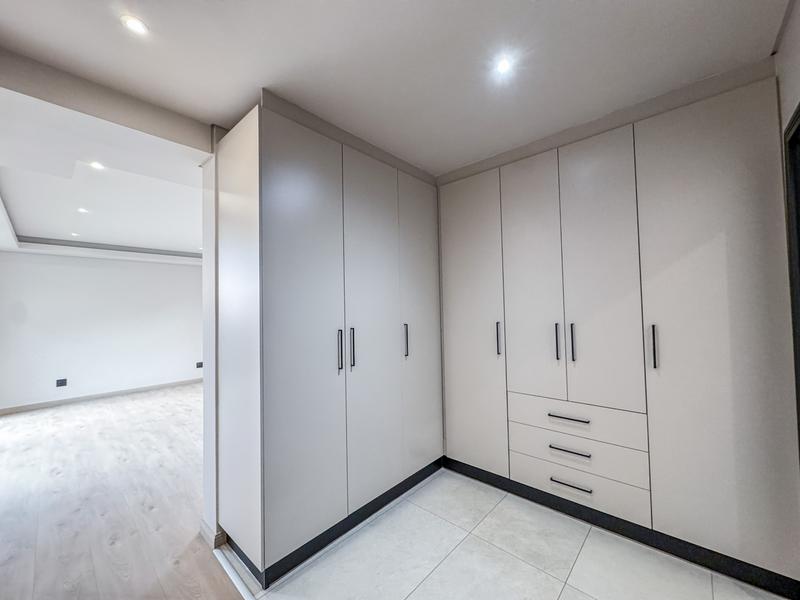 5 Bedroom Property for Sale in Midstream Heights Gauteng