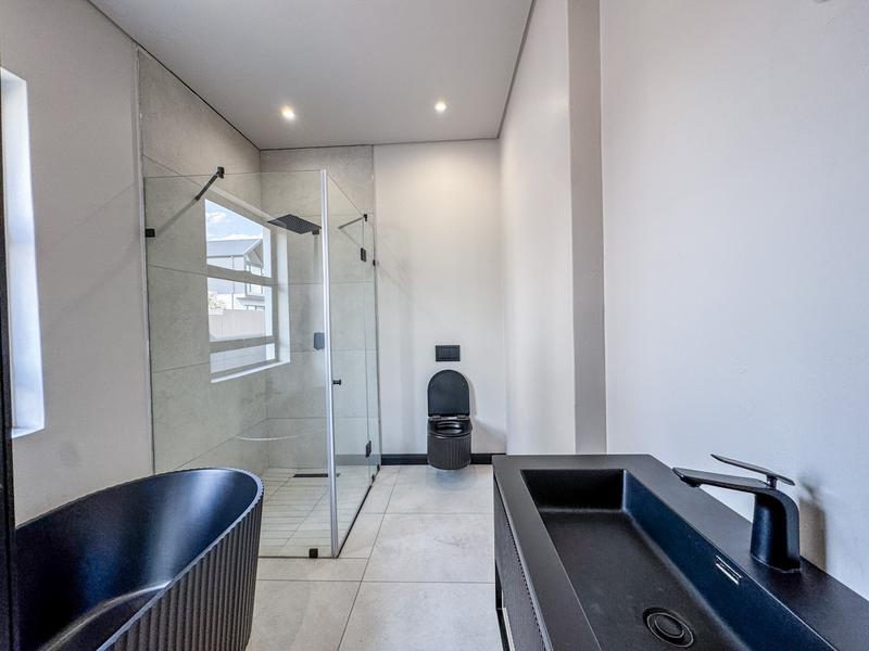 5 Bedroom Property for Sale in Midstream Heights Gauteng