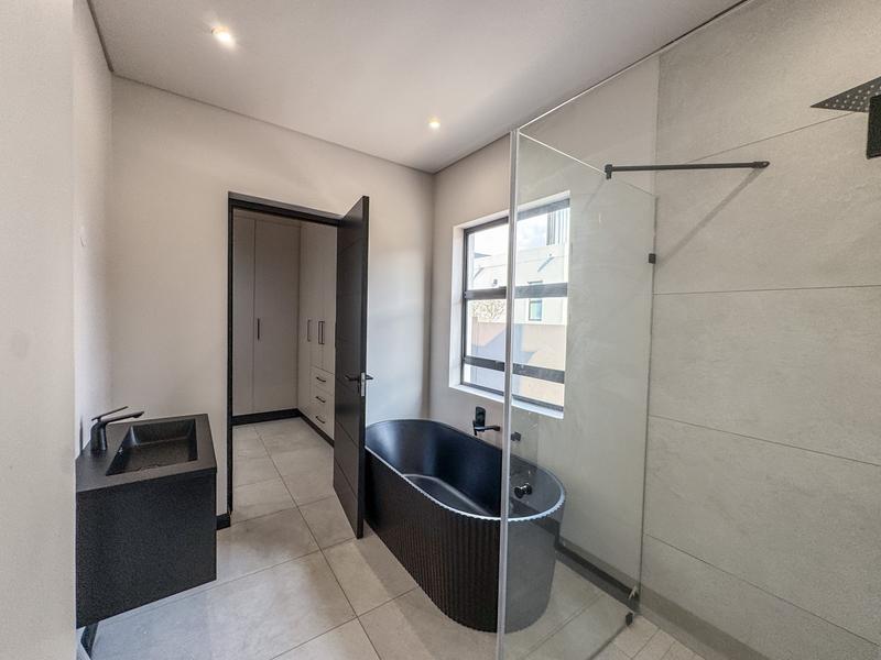 5 Bedroom Property for Sale in Midstream Heights Gauteng