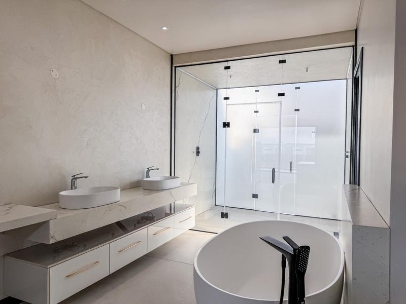 5 Bedroom Property for Sale in Midstream Heights Gauteng