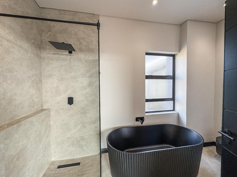 5 Bedroom Property for Sale in Midstream Heights Gauteng