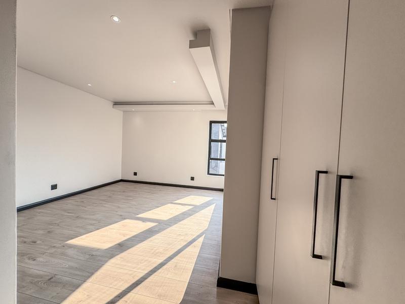 5 Bedroom Property for Sale in Midstream Heights Gauteng