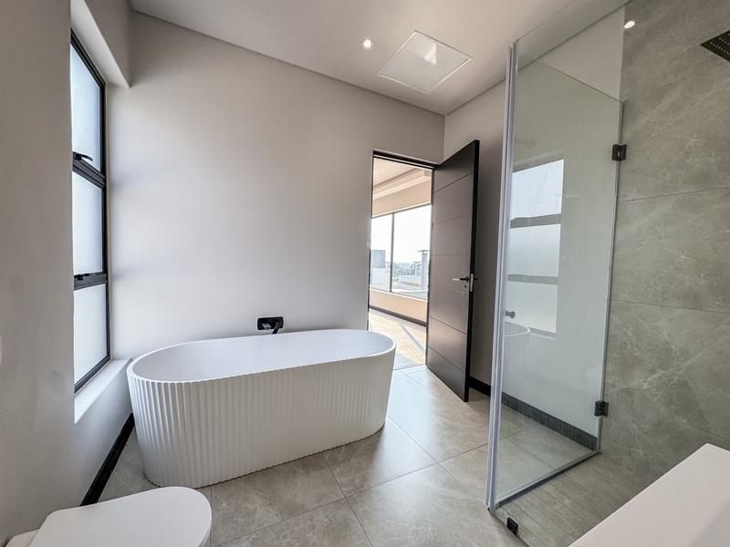 5 Bedroom Property for Sale in Midstream Heights Gauteng