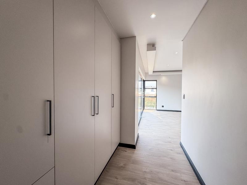5 Bedroom Property for Sale in Midstream Heights Gauteng