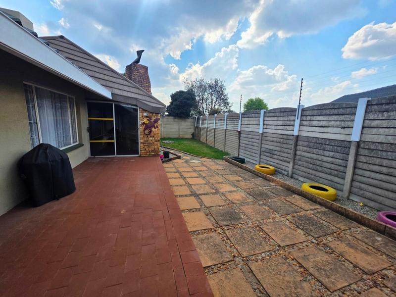 To Let 2 Bedroom Property for Rent in Nimrodpark Gauteng