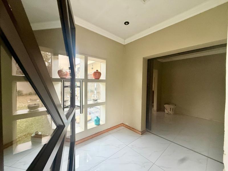 5 Bedroom Property for Sale in Flora Gardens Gauteng