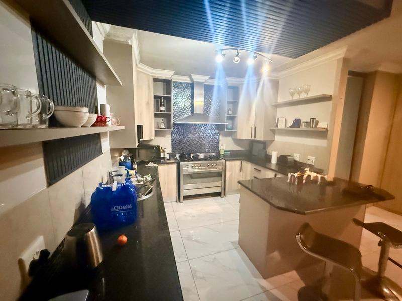 5 Bedroom Property for Sale in Flora Gardens Gauteng