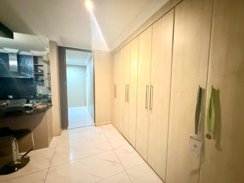 5 Bedroom Property for Sale in Flora Gardens Gauteng