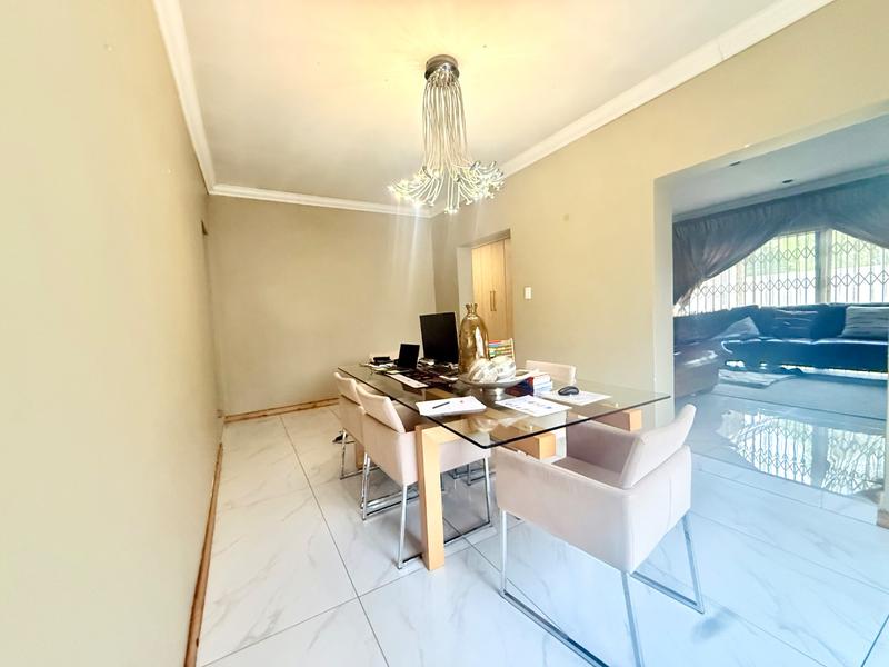 5 Bedroom Property for Sale in Flora Gardens Gauteng