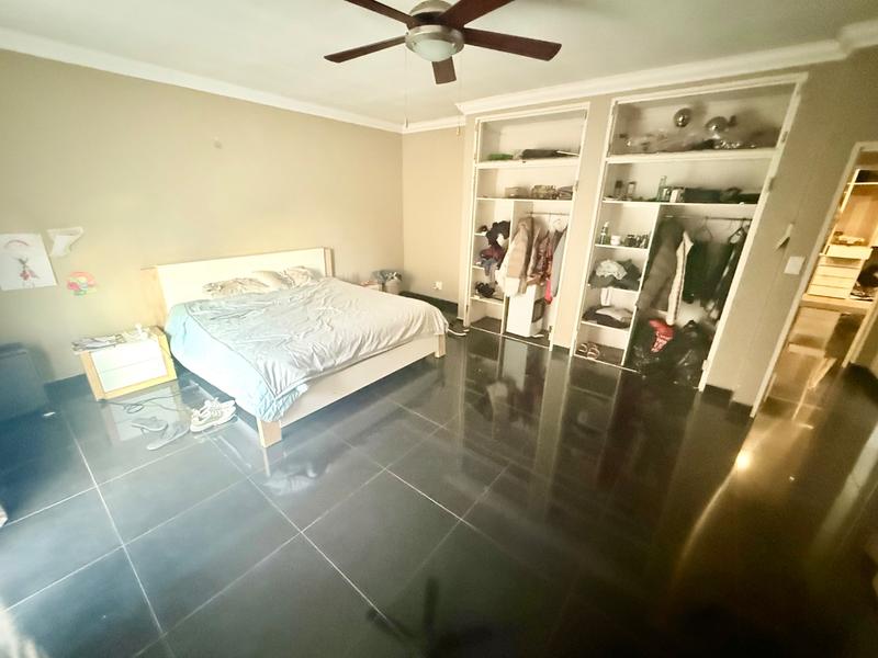 5 Bedroom Property for Sale in Flora Gardens Gauteng