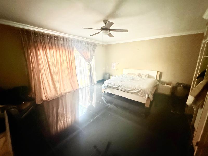 5 Bedroom Property for Sale in Flora Gardens Gauteng