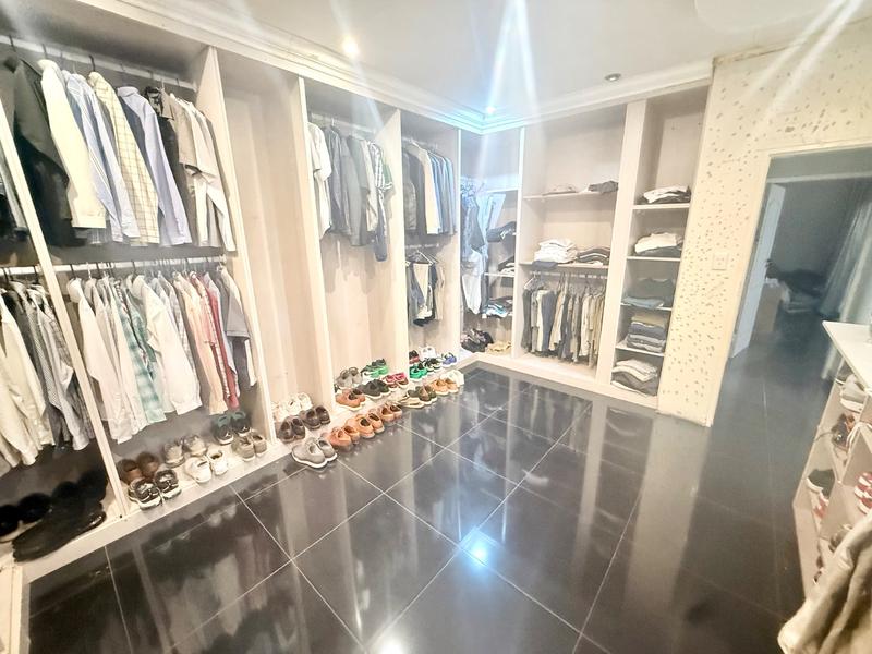 5 Bedroom Property for Sale in Flora Gardens Gauteng
