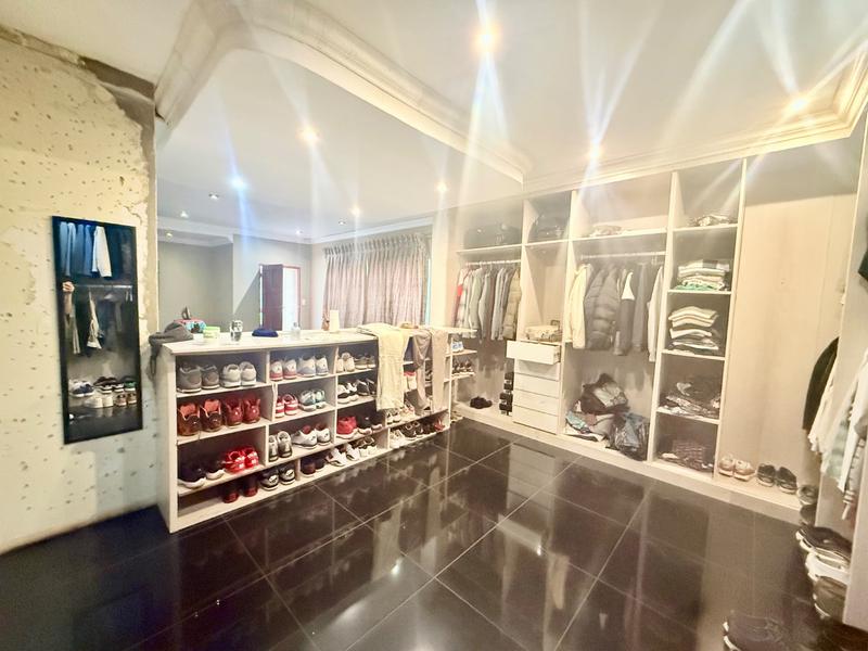5 Bedroom Property for Sale in Flora Gardens Gauteng