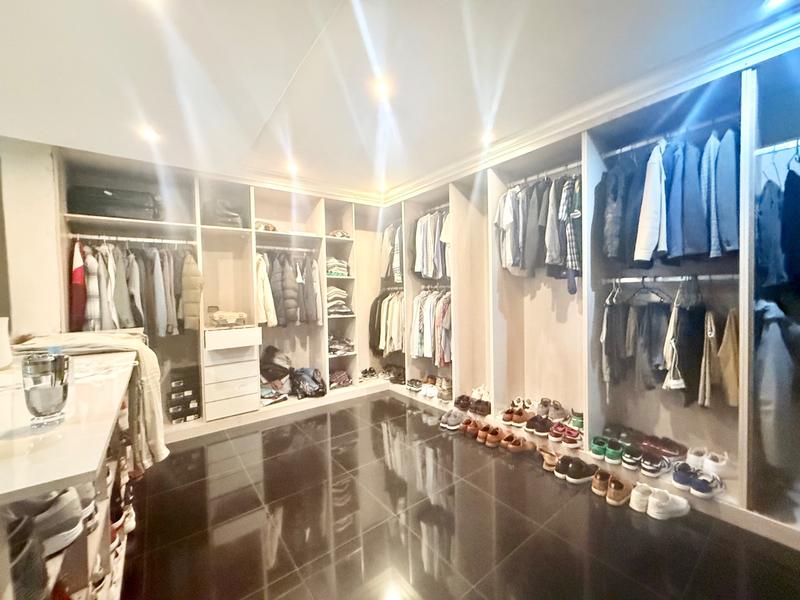 5 Bedroom Property for Sale in Flora Gardens Gauteng