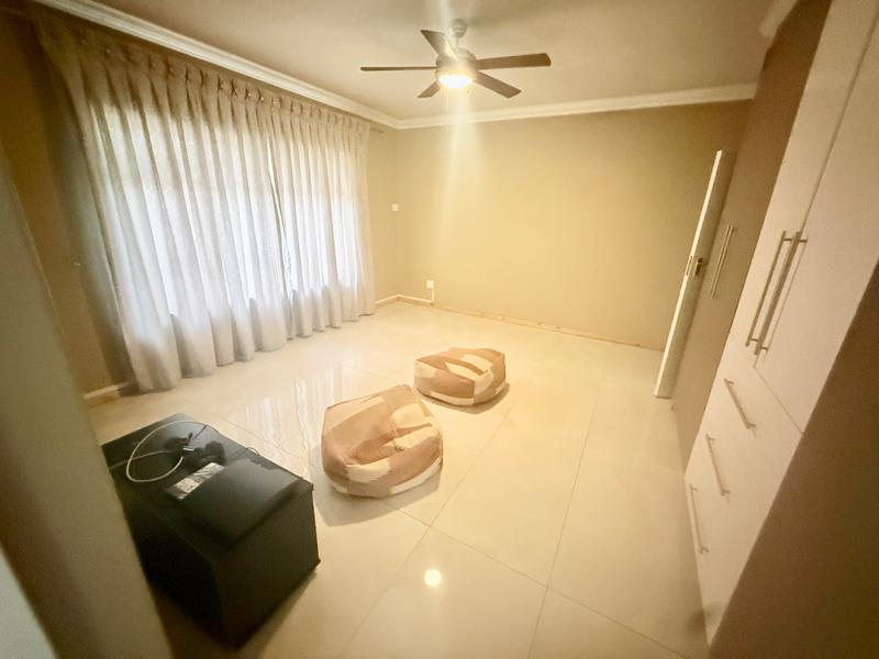 5 Bedroom Property for Sale in Flora Gardens Gauteng