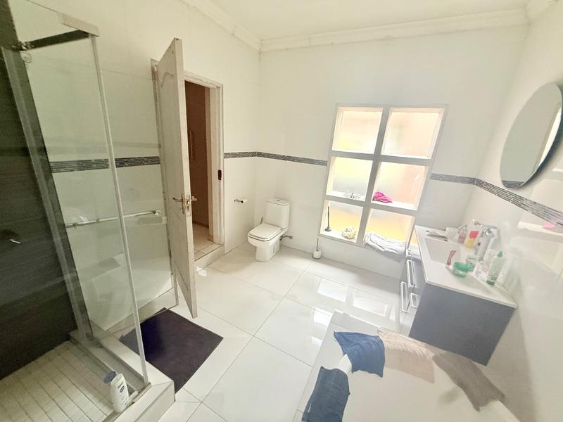 5 Bedroom Property for Sale in Flora Gardens Gauteng