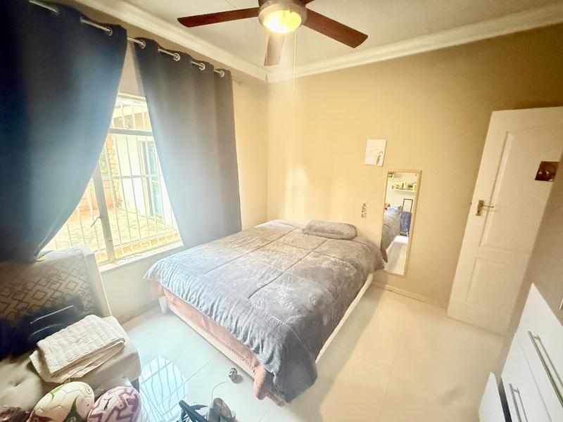 5 Bedroom Property for Sale in Flora Gardens Gauteng