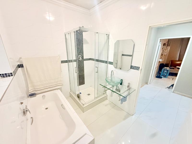 5 Bedroom Property for Sale in Flora Gardens Gauteng