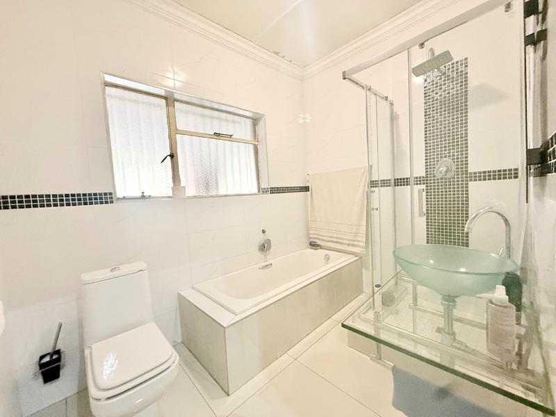 5 Bedroom Property for Sale in Flora Gardens Gauteng
