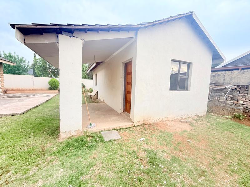 5 Bedroom Property for Sale in Flora Gardens Gauteng
