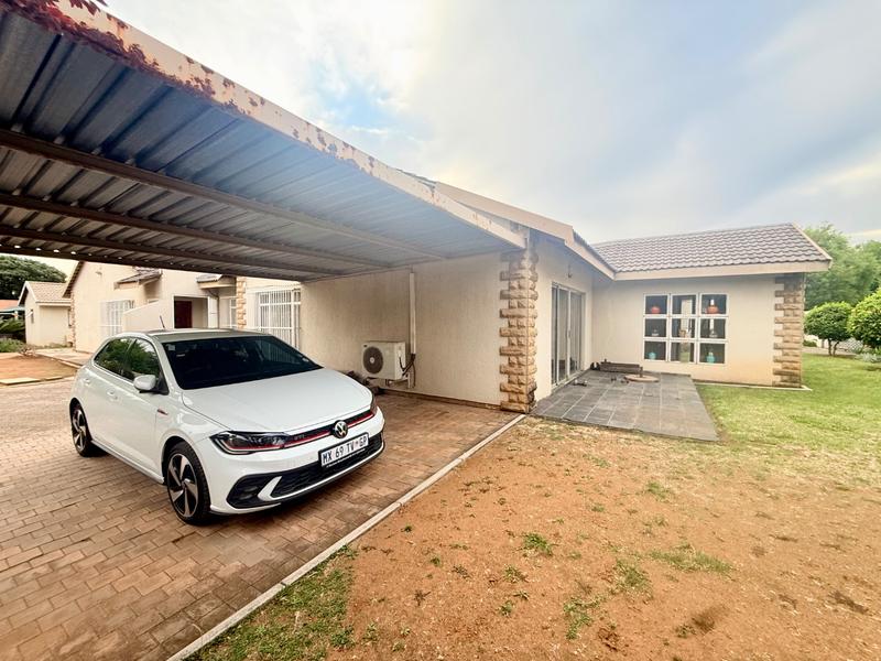 5 Bedroom Property for Sale in Flora Gardens Gauteng
