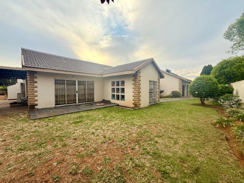 5 Bedroom Property for Sale in Flora Gardens Gauteng