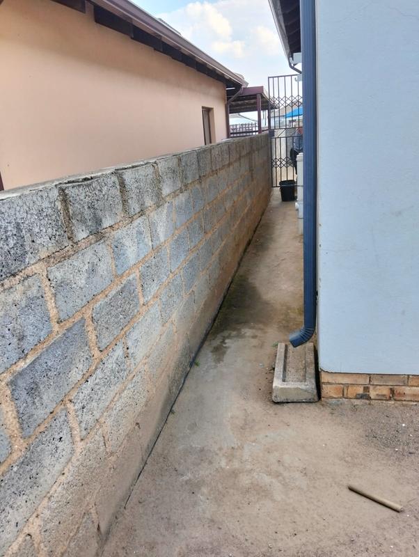 2 Bedroom Property for Sale in Clayville Gauteng