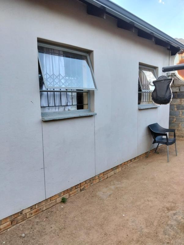 2 Bedroom Property for Sale in Clayville Gauteng