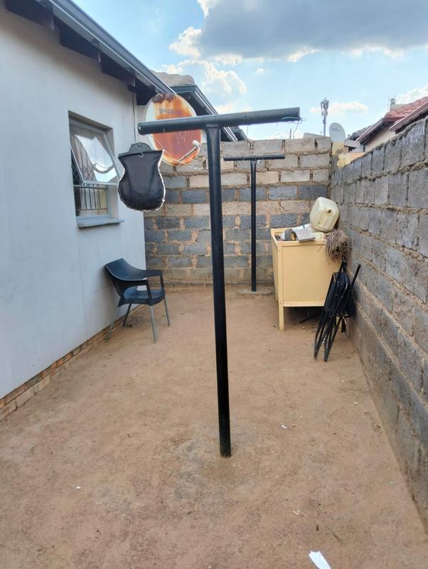 2 Bedroom Property for Sale in Clayville Gauteng