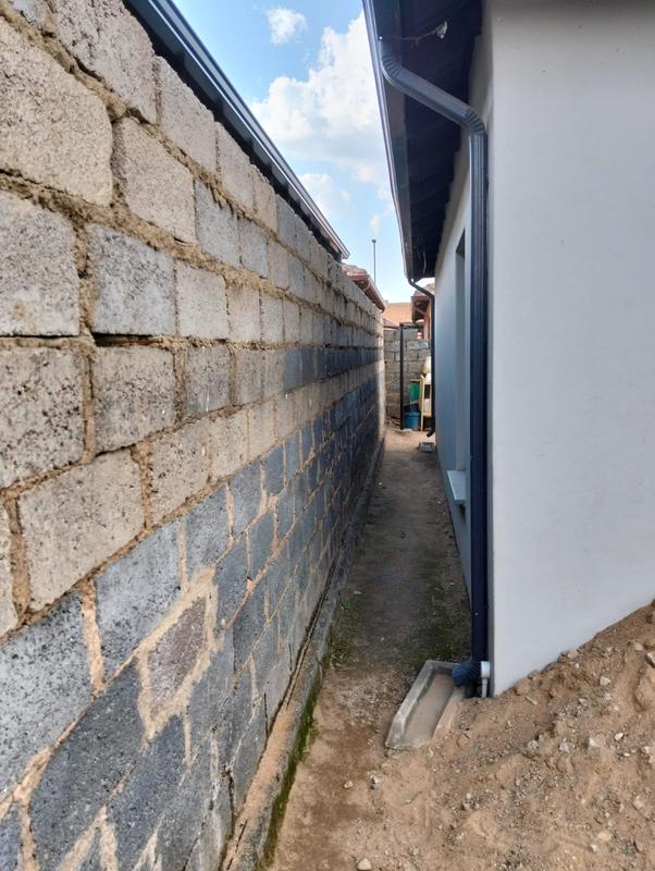 2 Bedroom Property for Sale in Clayville Gauteng