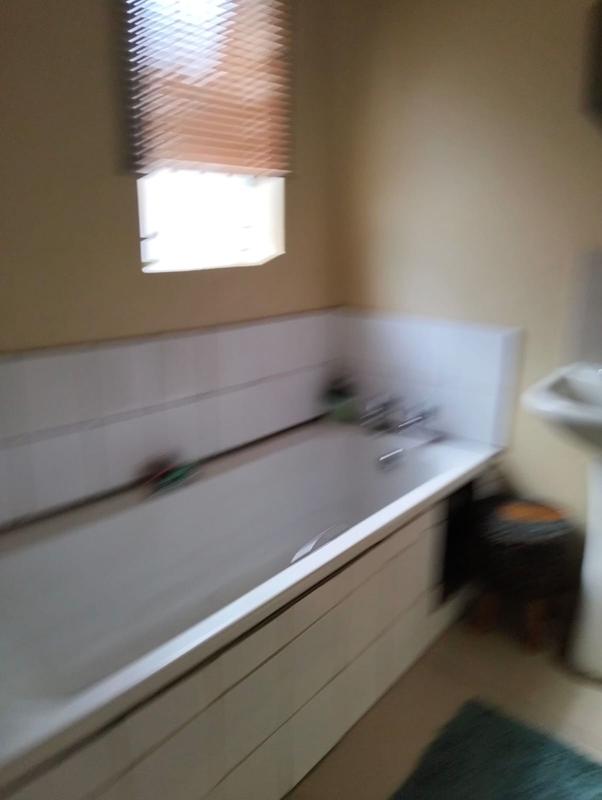 2 Bedroom Property for Sale in Clayville Gauteng