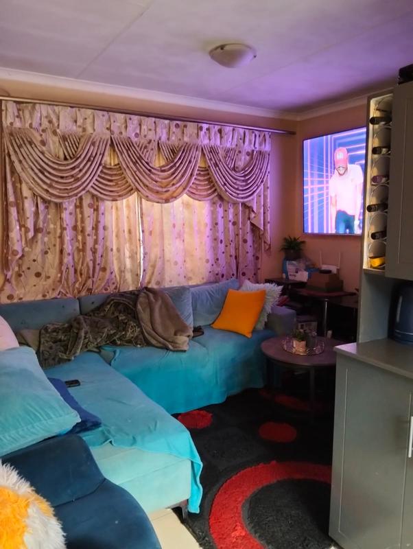 2 Bedroom Property for Sale in Clayville Gauteng