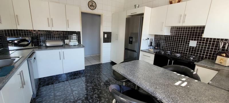 3 Bedroom Property for Sale in Brackenhurst Gauteng