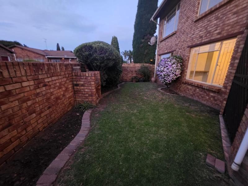 To Let 2 Bedroom Property for Rent in Beyers Park Gauteng