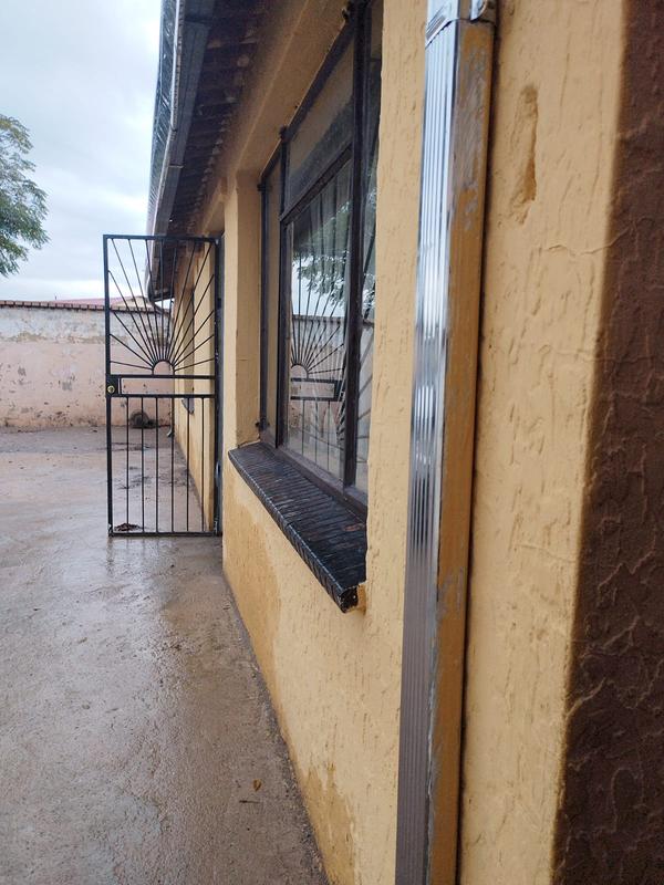 2 Bedroom Property for Sale in Moroka Gauteng