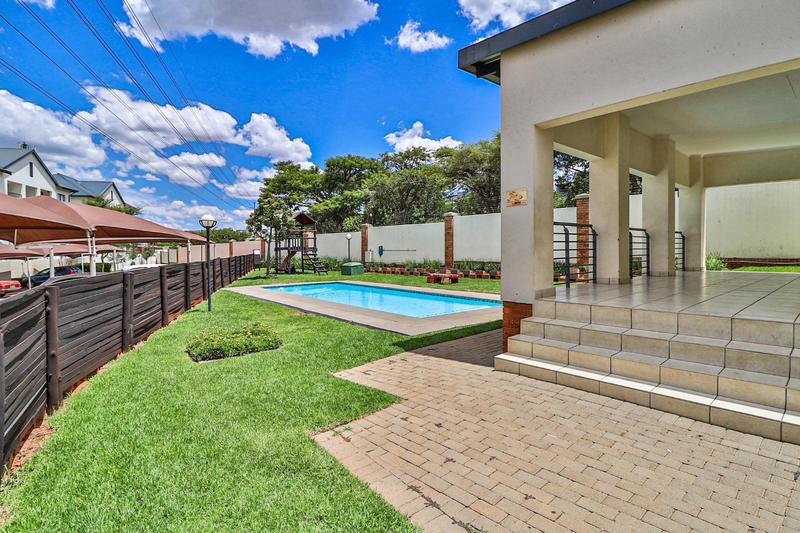 2 Bedroom Property for Sale in Greenstone Hill Gauteng
